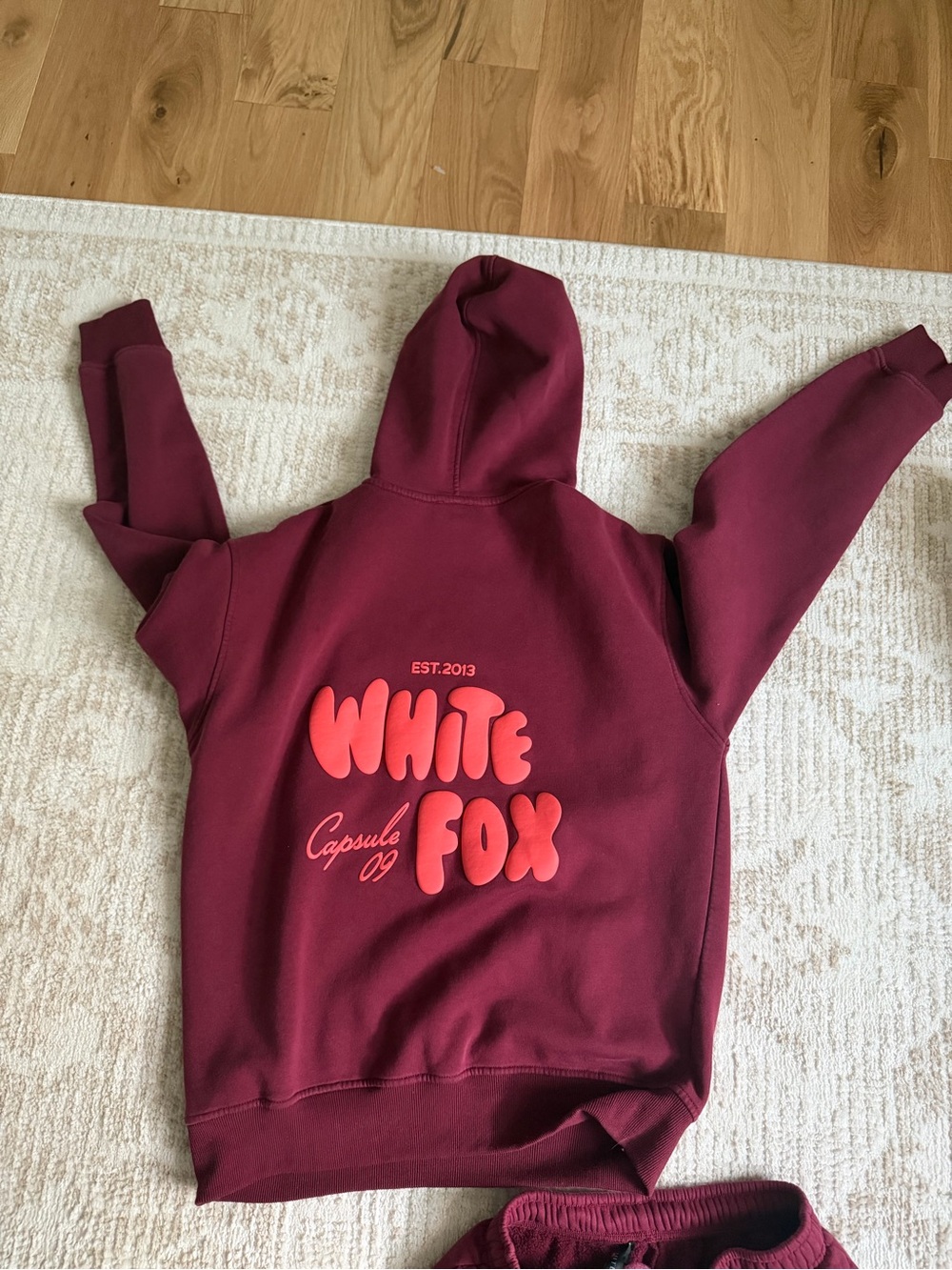 Women's white fox set with sweat shorts - Picture 2 of 3